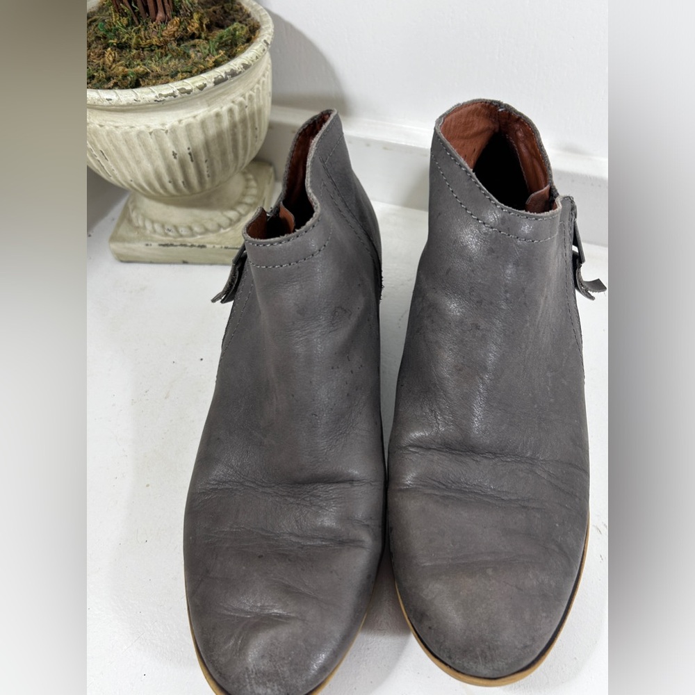 Lucky Brand Grey Leather Boots Booties Distressed Size 8 - Picture 2 of 7